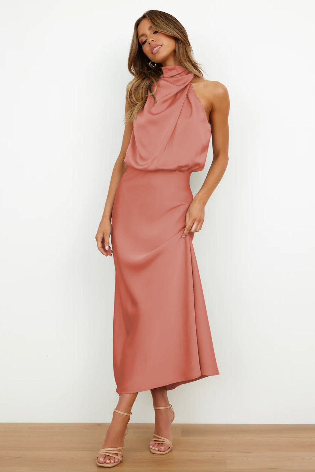 Freya | Satengkjole med halterneck