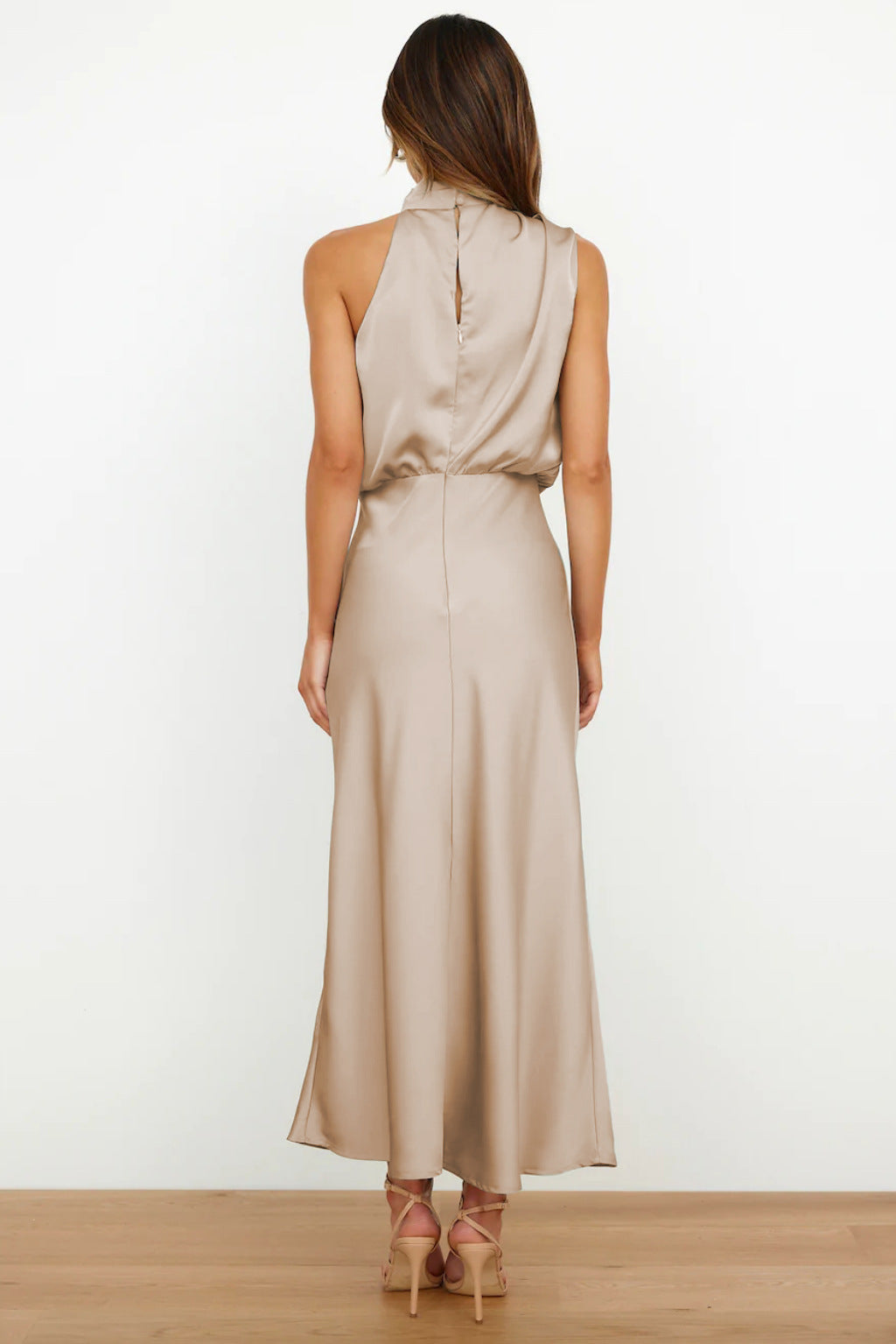 Freya | Satengkjole med halterneck